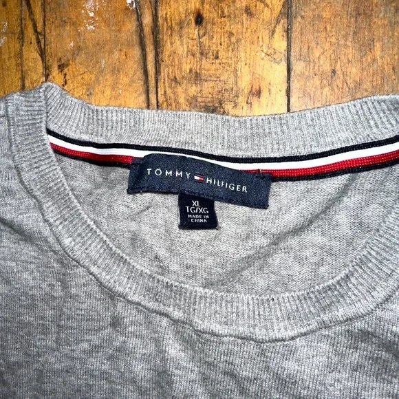 Tommy Hilfiger Sweater Mens XL Gray Dog Graphic Long Sleeve Ribbed Hem Crew Neck - Picture 3 of 7